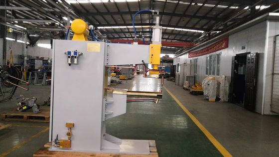 50HZ 3,5KN Plaque de métal CNC soudage par point machine Table opérée