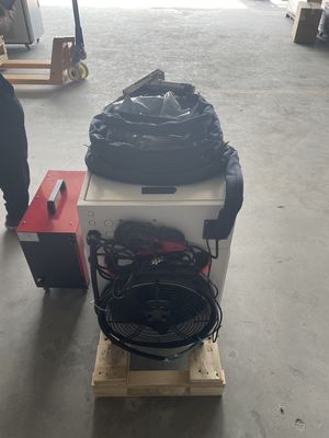 Petite machine de soudage laser à main en fibre de 1500 Watt