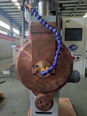Le type horizontal soudeuse Welding Machine For de couture de roulement de résistance de réservoir d'eau met en boîte